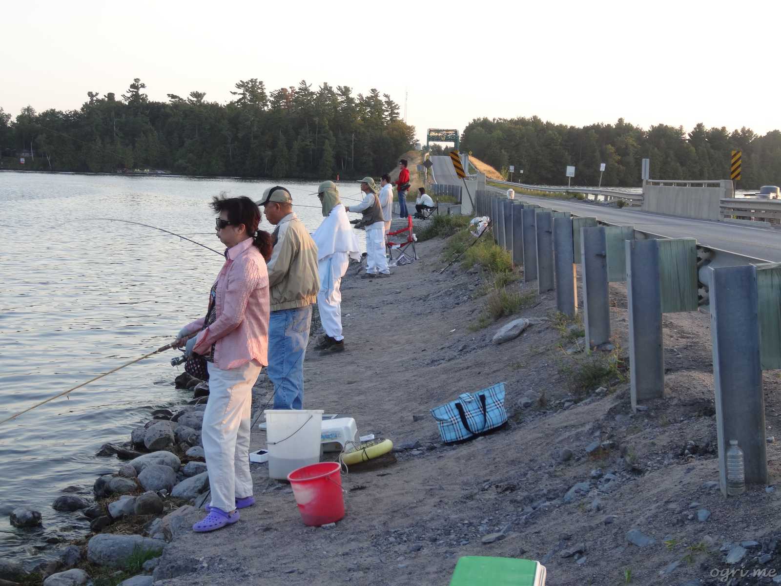 amateur-fishermen-on-right.jpg